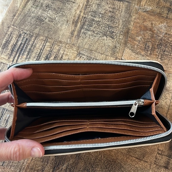 HARRY POTTER Hogwarts Letter Zip Around Wallet Faux Leather - Picture 6 of 8